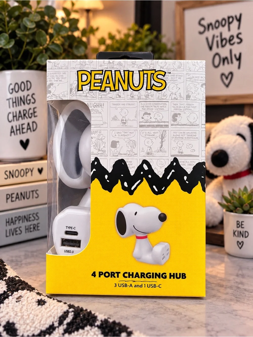Peanuts Snoopy 4-Port Charging Hub in White with Red Collar